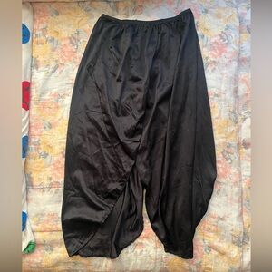 Glydons black skirt slip